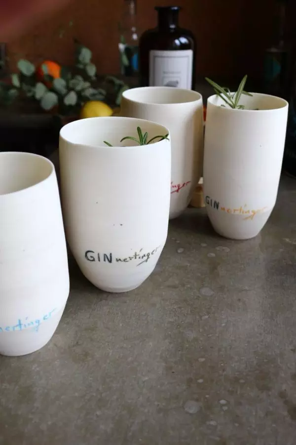 GINnertinger handgemachte Porzellan Gin Becher MOORDESTILLERIE Kolbermoor