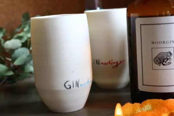 GINnertinger handgemachte Porzellan Gin Becher MOORDESTILLERIE Kolbermoor Becher