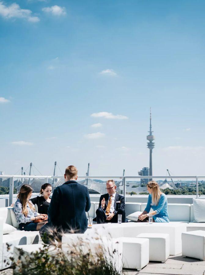 MOORDESTILLERIE exklusive Firmenevents München Rooftop Bar außen view Olympiaturm